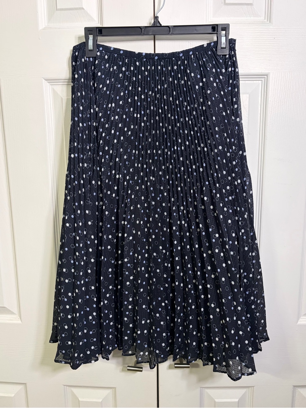 Women's Talbots Navy Polka Dot Pleated Skirt size large